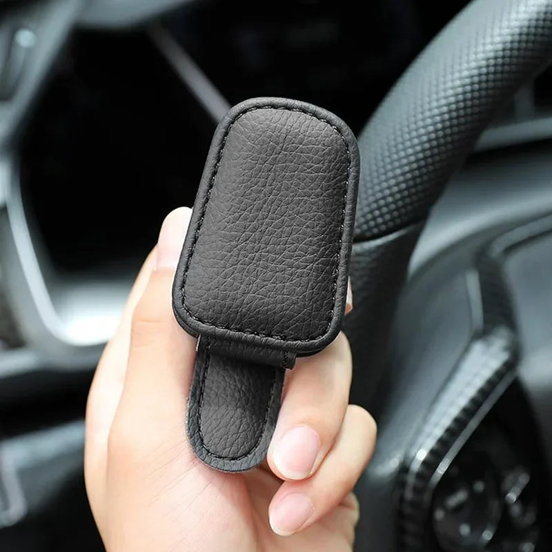 LuxClip – Edler Sonnenbrillenhalter für dein Auto